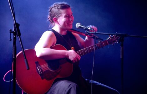 CHARLIE & GOLDIE 7825_wm